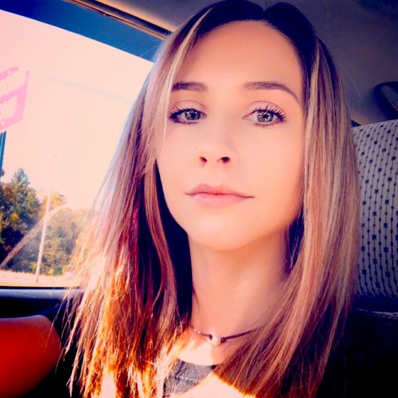 Meet your Posher, Britney - Picture 1 of 1